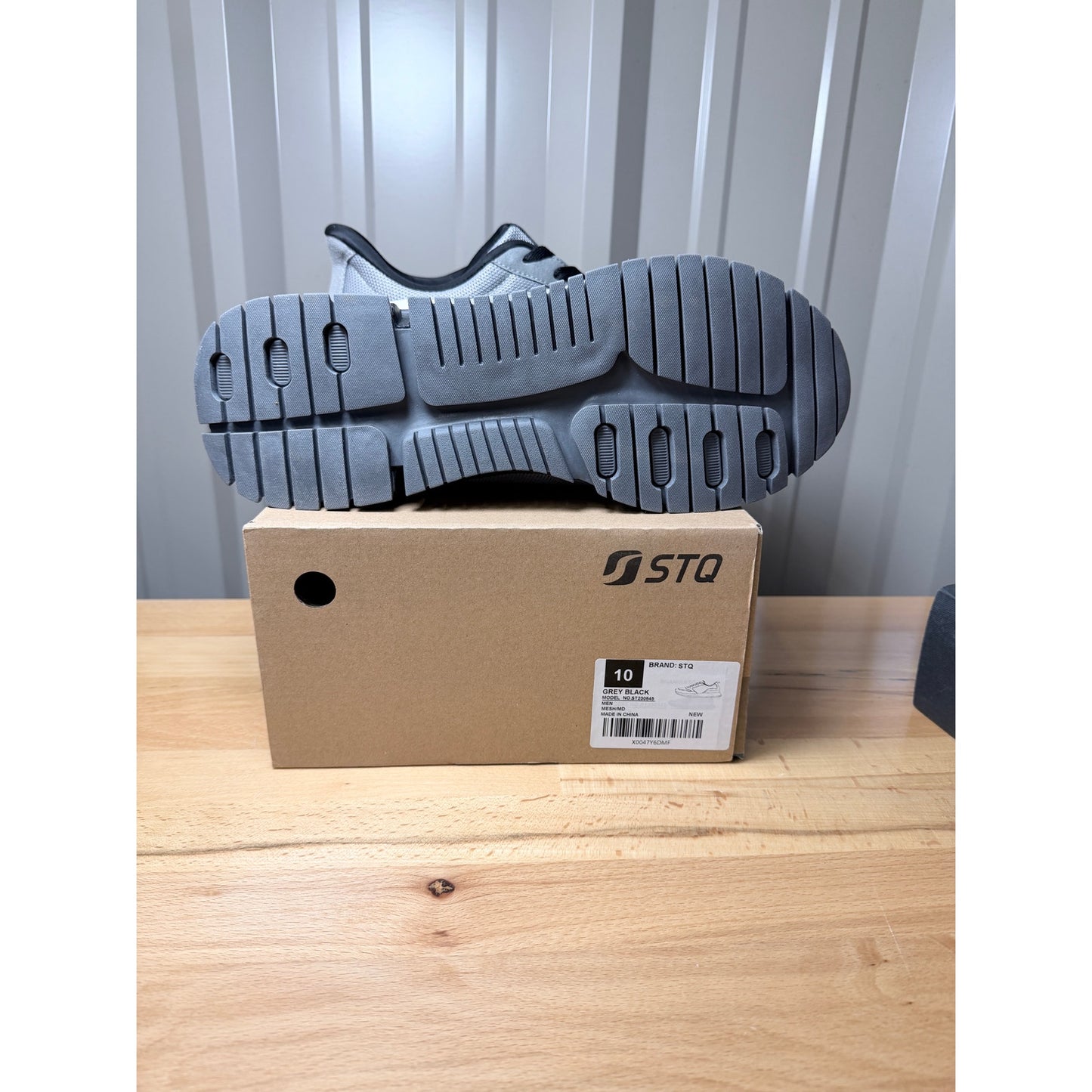 STQ Men’s Mesh Gray Tennis Shoes Size 10 New!