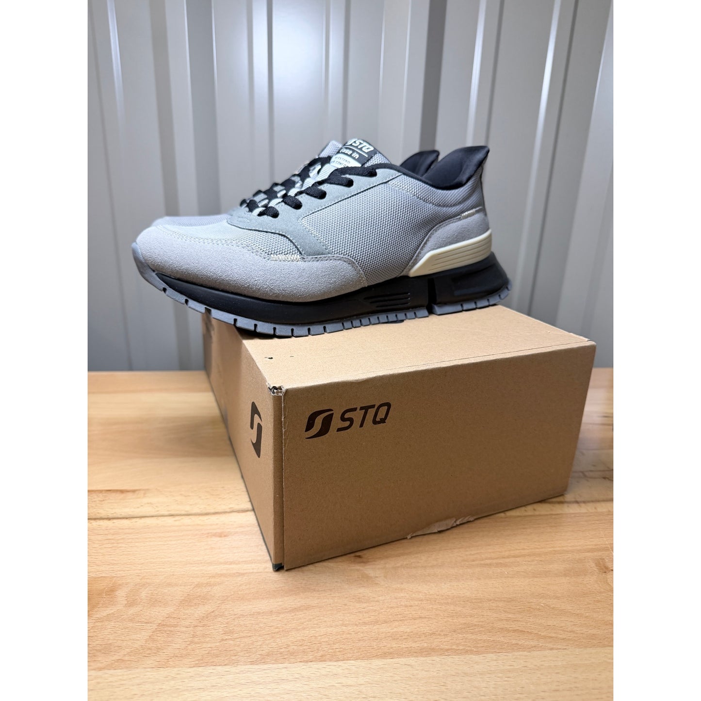 STQ Men’s Mesh Gray Tennis Shoes Size 10 New!