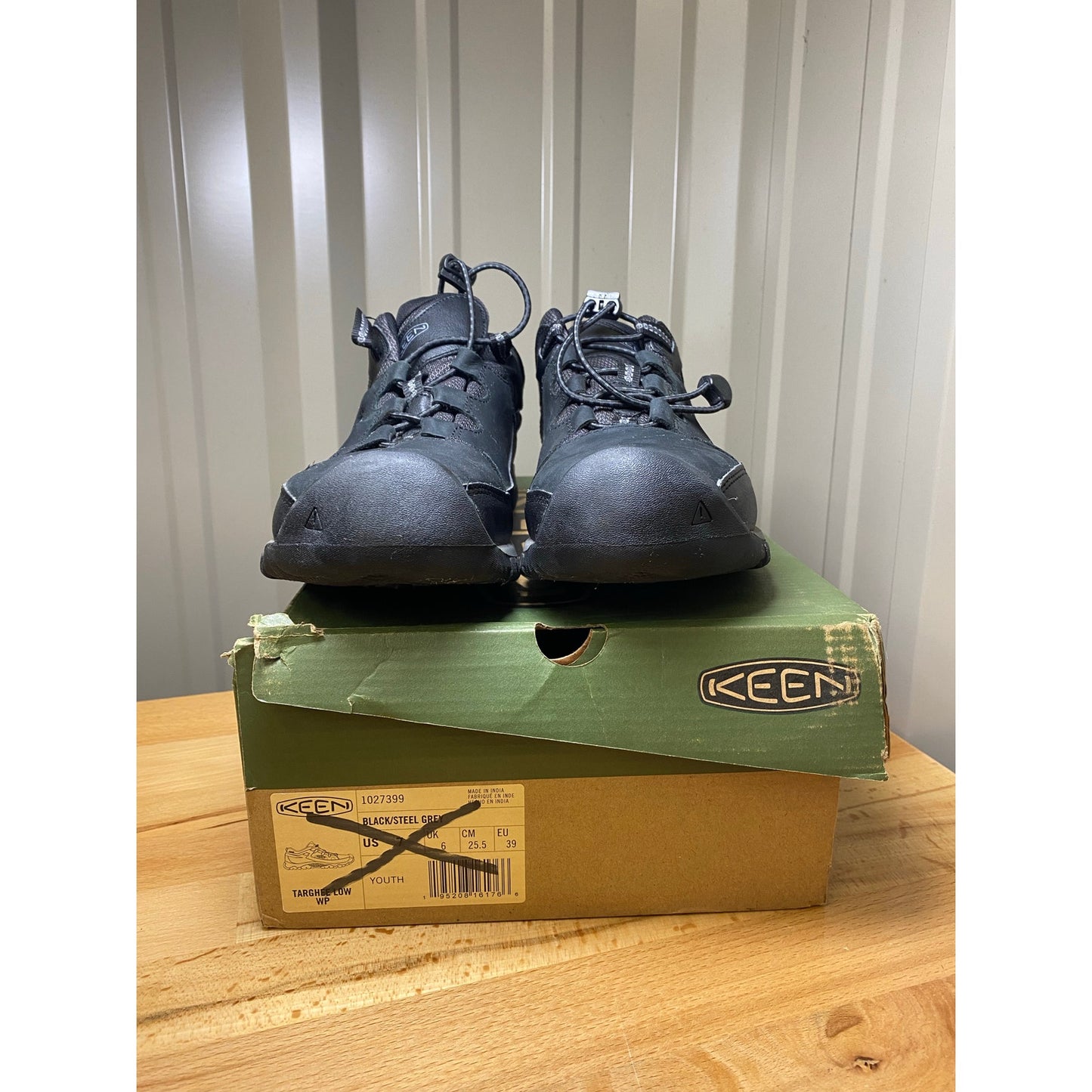 Keen Targhee Low WP Black/Steel Gray Youth's Size 7