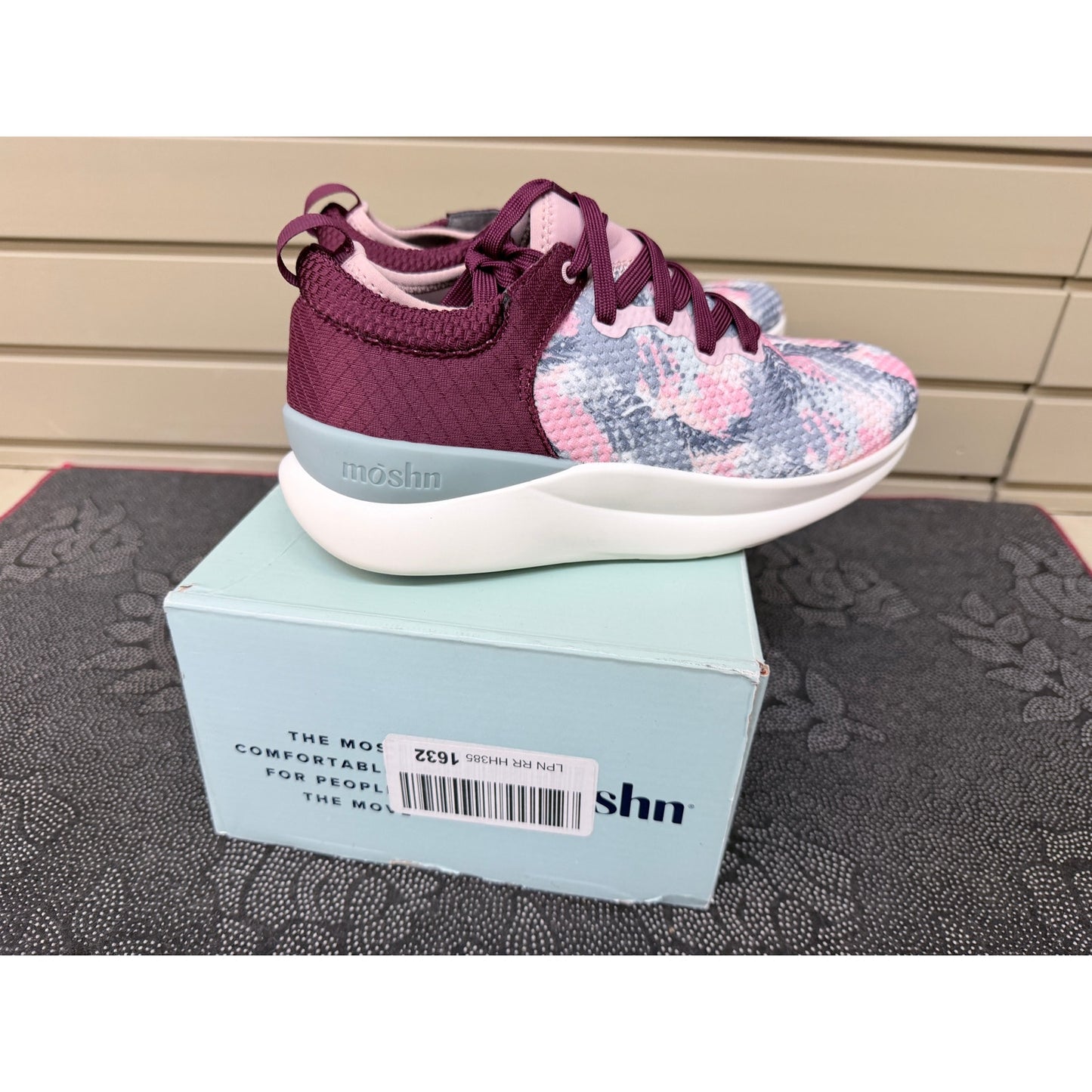 Moshn Rhythm Pale Mauve Brush Women’s Size 7 Wide