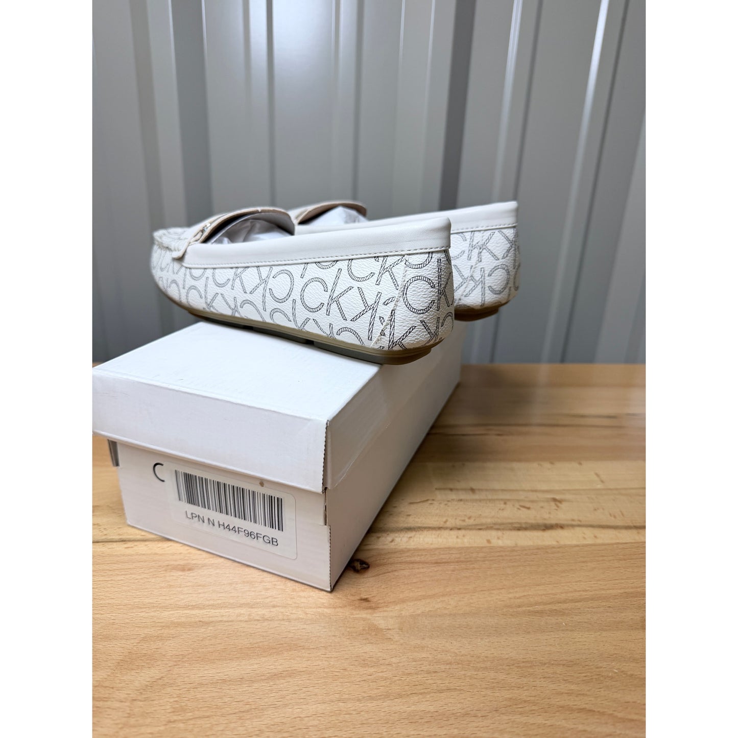 Calvin Klein Leonie Cream Logo Loafers Women’s Size 8.5 New!