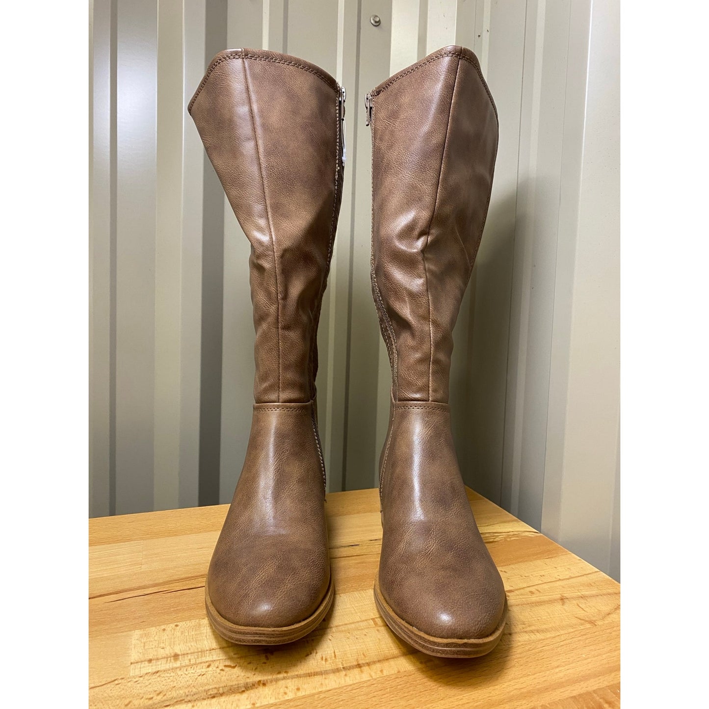 Baretraps Madelyn WC Mushroom Size 6 Wide Calf New!