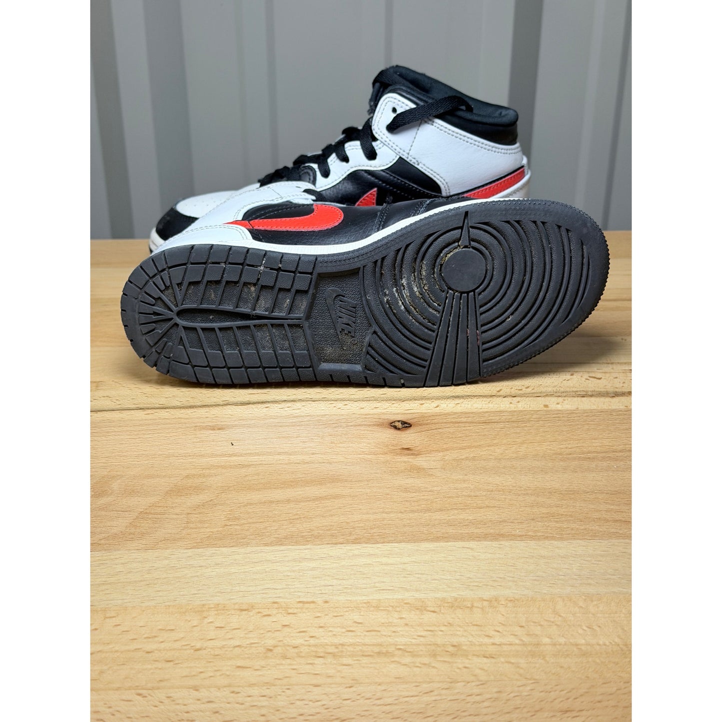 Nike Air Jordan 1 Mid Chile Red / White / Black 554725 075 GS Size 4.5y