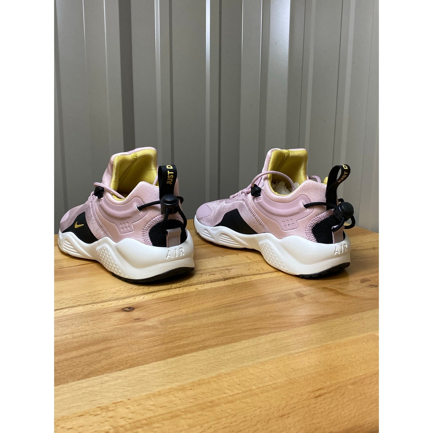 Nike Air Huarache City Move AO3172 500 Women's Size 7 Pink New!