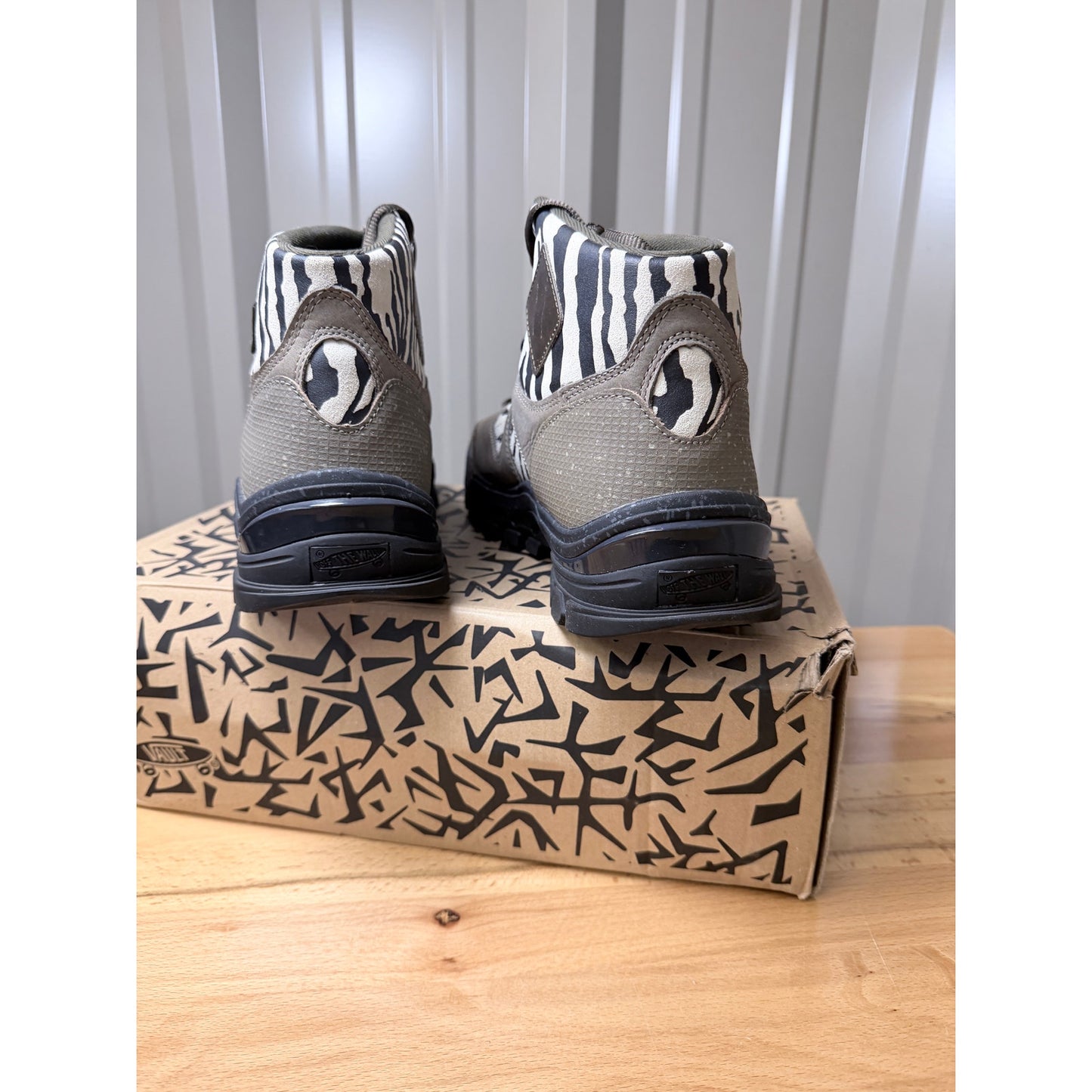Vans Vault x Taka Hayashi Amazon Trail LX Zebra Fossil Men’s Boots Size 11 New!