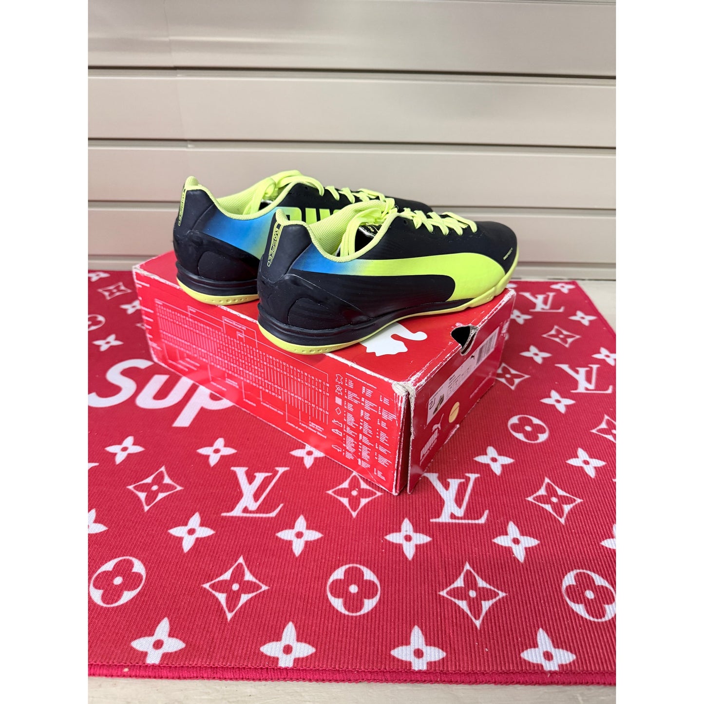 Puma evoSPEED 4.2 IT Men’s Indoor Soccer Black / Yellow / Blue Size 7