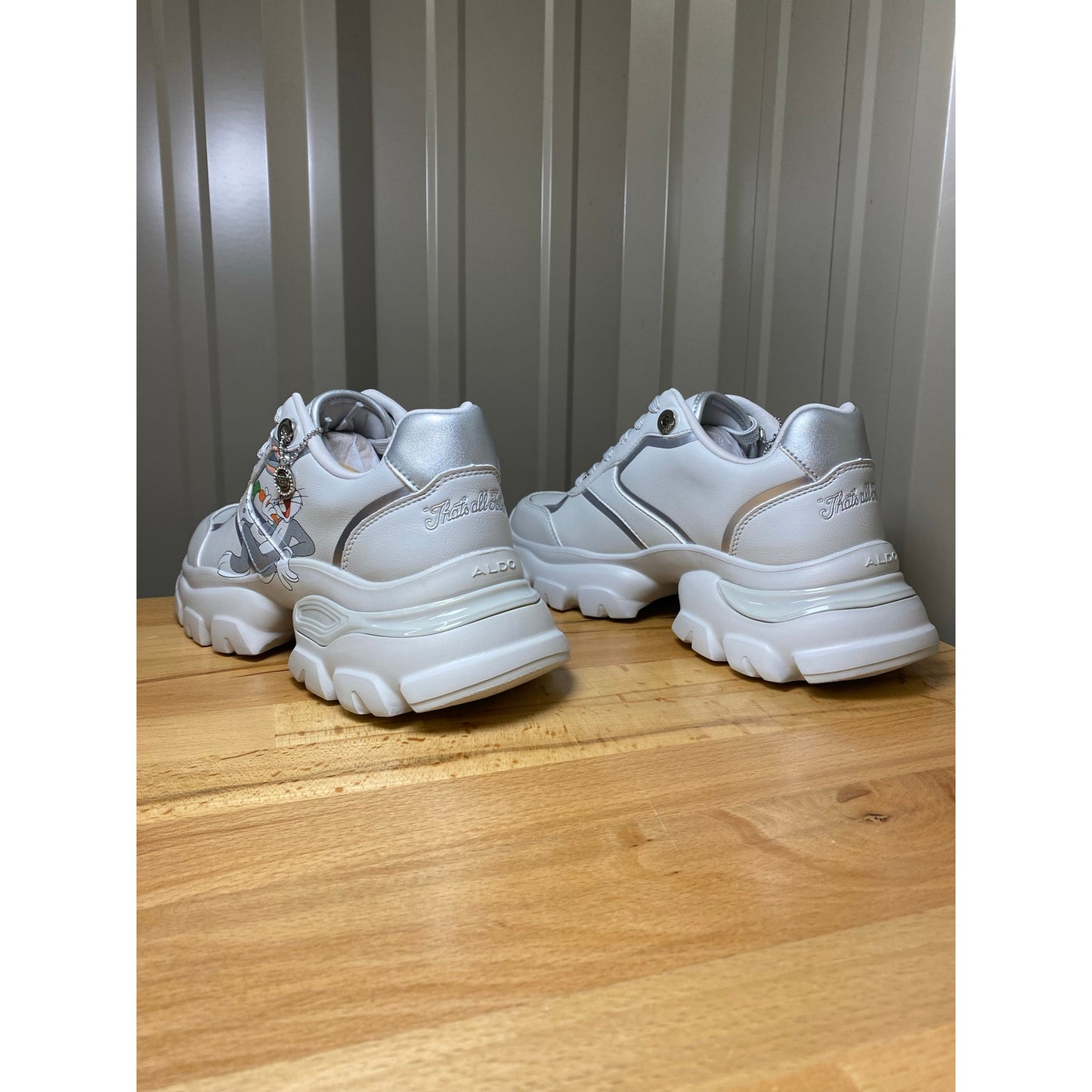 Aldo Bugs Jogger Looney Tunes Women's Size 8.5 New!