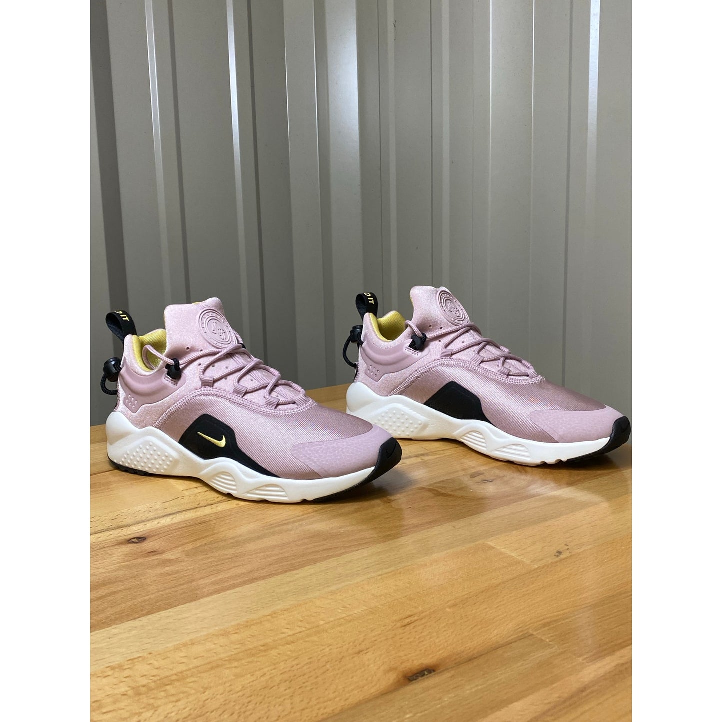 Nike Air Huarache City Move AO3172 500 Women's Size 7 Pink New!