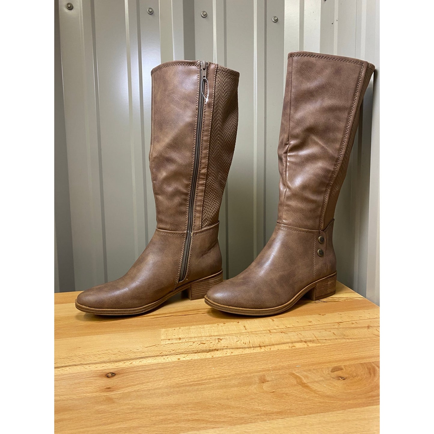 Baretraps Madelyn WC Mushroom Size 6 Wide Calf New!