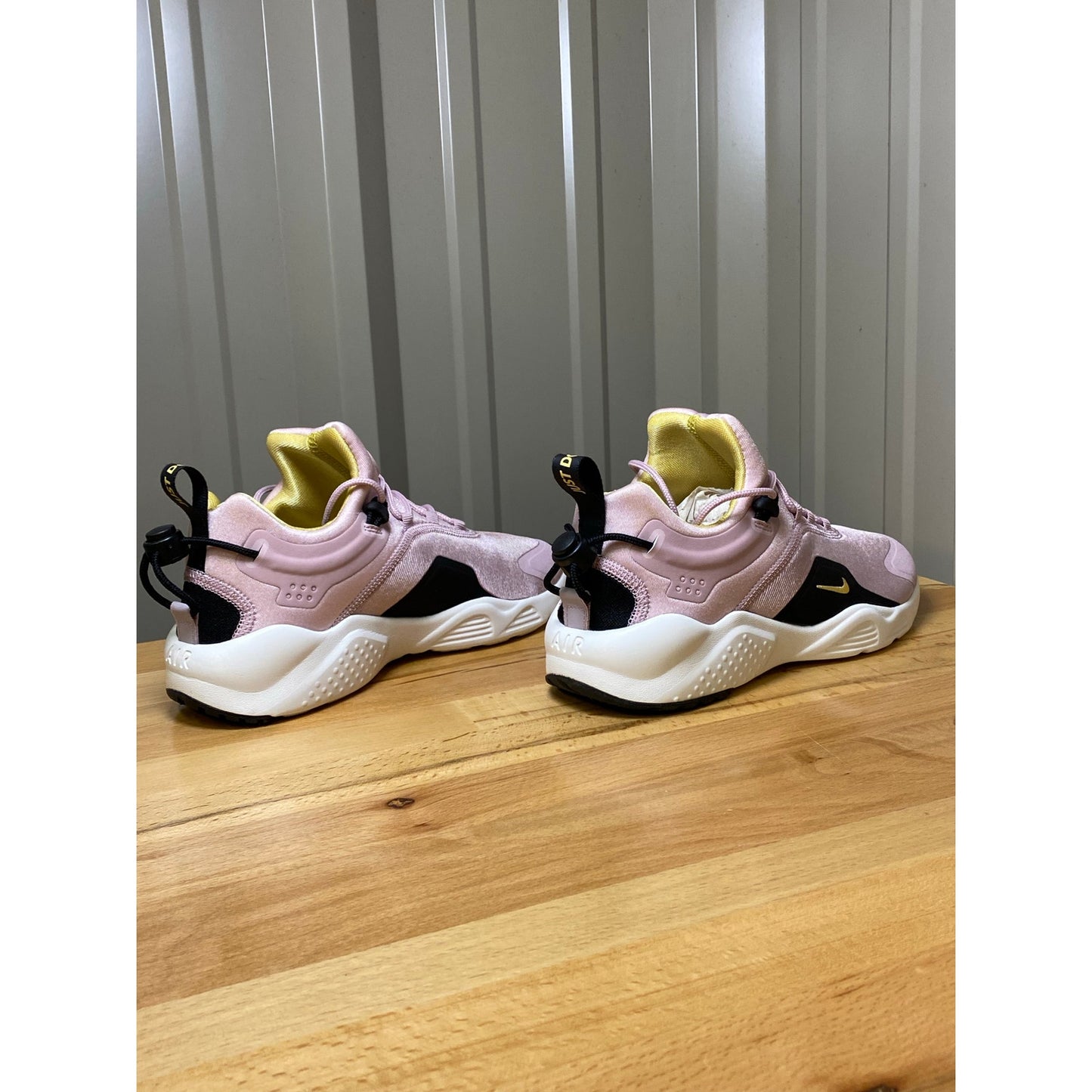 Nike Air Huarache City Move AO3172 500 Women's Size 7 Pink New!