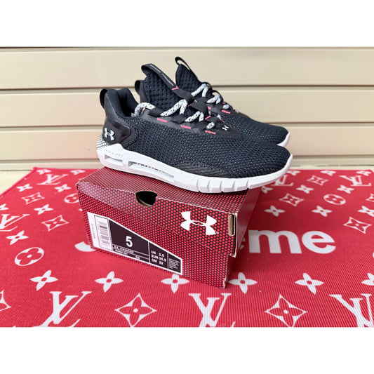 Under Armour Hovr STRT Women’s Black Sneakers Size 5 New!