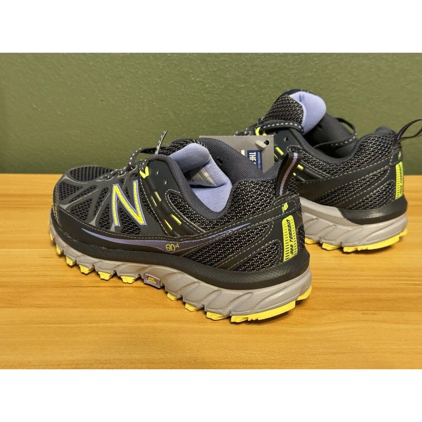 New Balance 610v4 Trail Women’s Sneaker Size 5 1/2 D Grey Green New!