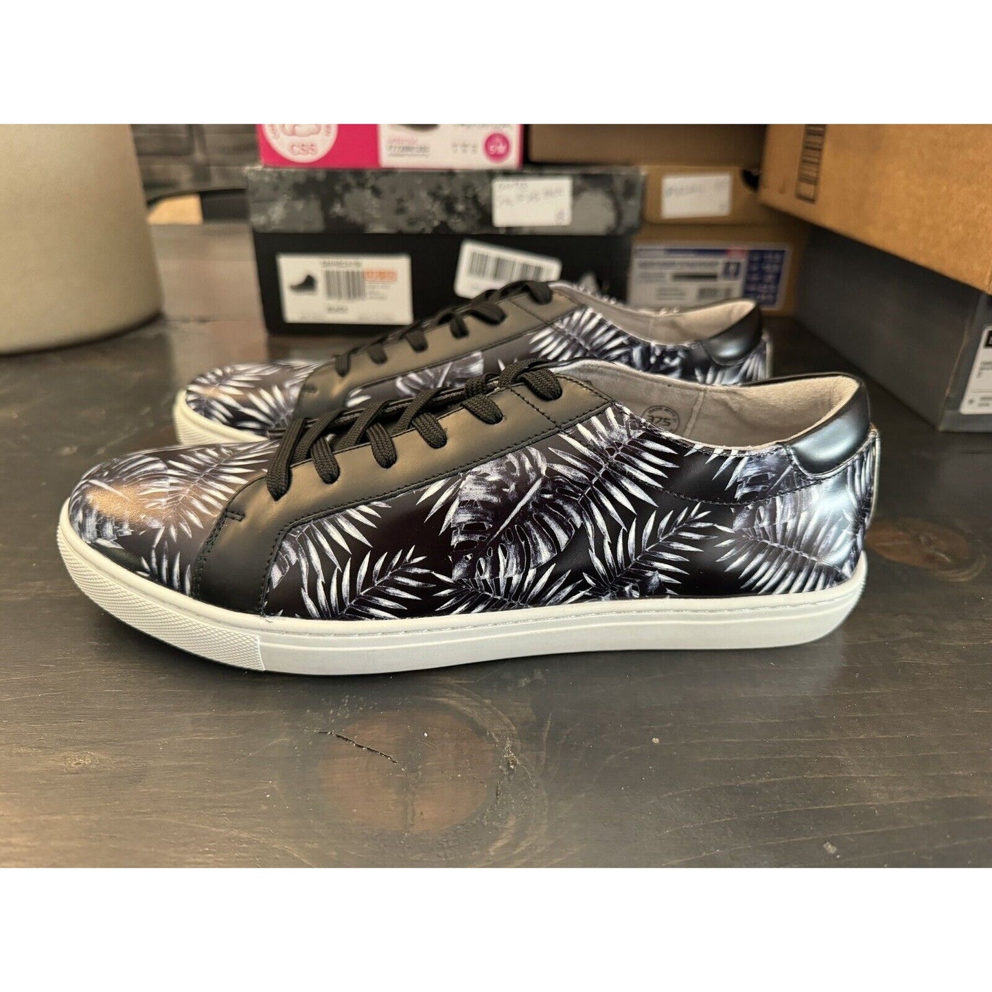 Kenneth Cole New York Black Leaf Kam Leather Sneaker size 9.5M $125 Retail New!