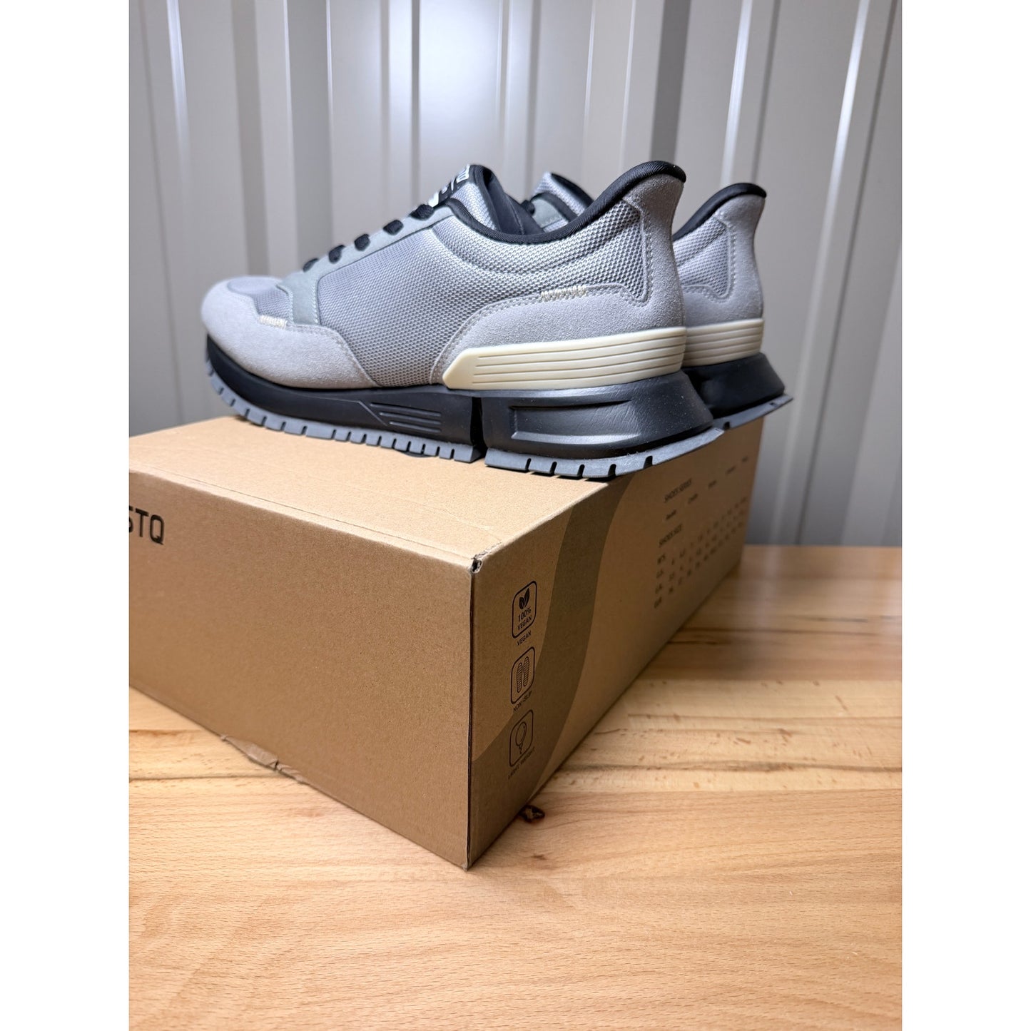 STQ Men’s Mesh Gray Tennis Shoes Size 10 New!