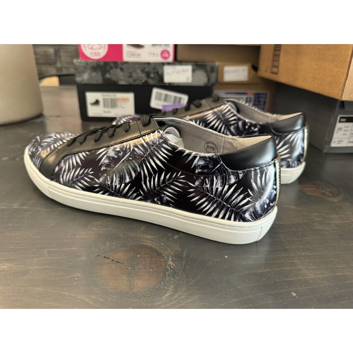 Kenneth Cole New York Black Leaf Kam Leather Sneaker size 9.5M $125 Retail New!