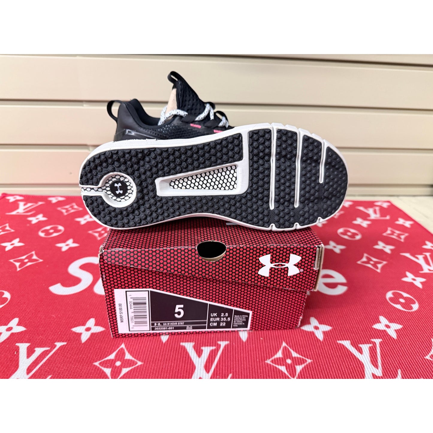 Under Armour Hovr STRT Women’s Black Sneakers Size 5 New!