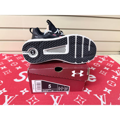 Under Armour Hovr STRT Women’s Black Sneakers Size 5 New!