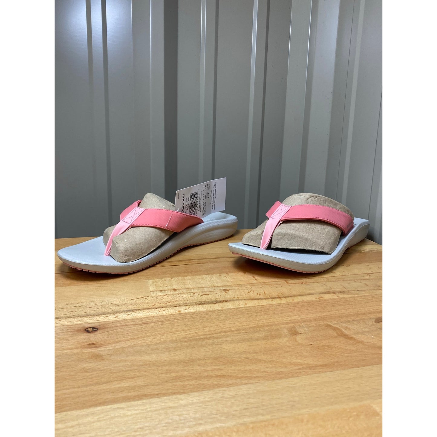 Columbia Barraca Flip Women's Size 11 Wild Salmon. Dark Mirage New!