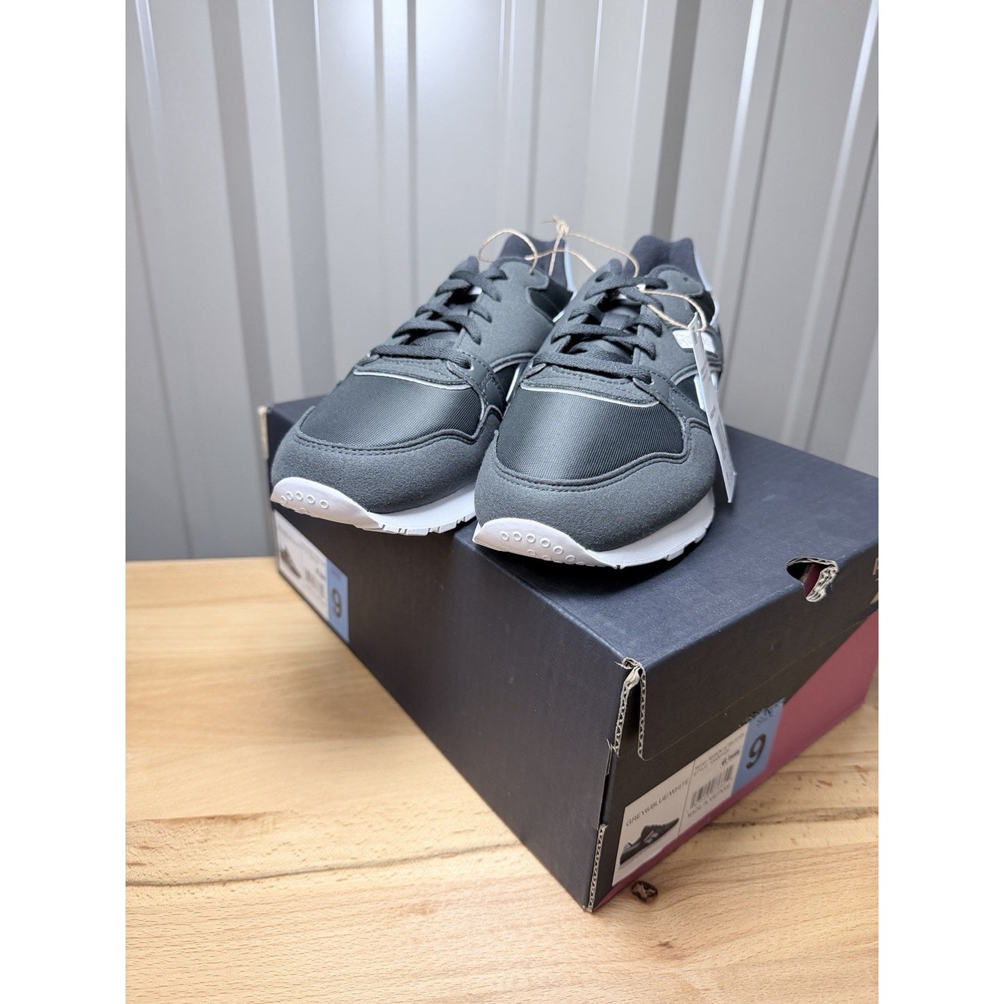 Reebok Ultra Flash Women’s Gray / Blue / White Size 9 New!