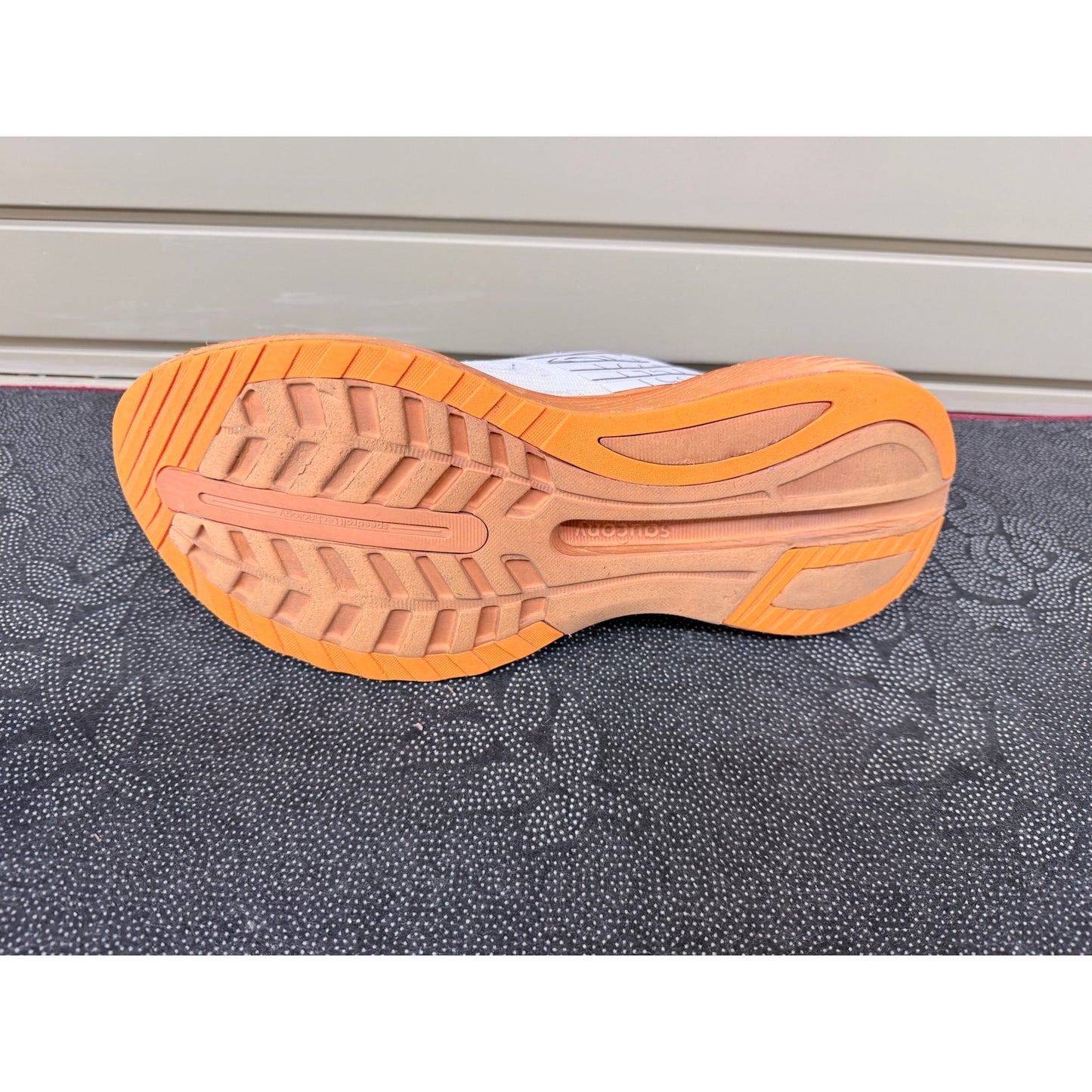 Saucony Endorphin Shift 3 Men’s Gray / Orange Size 11.5