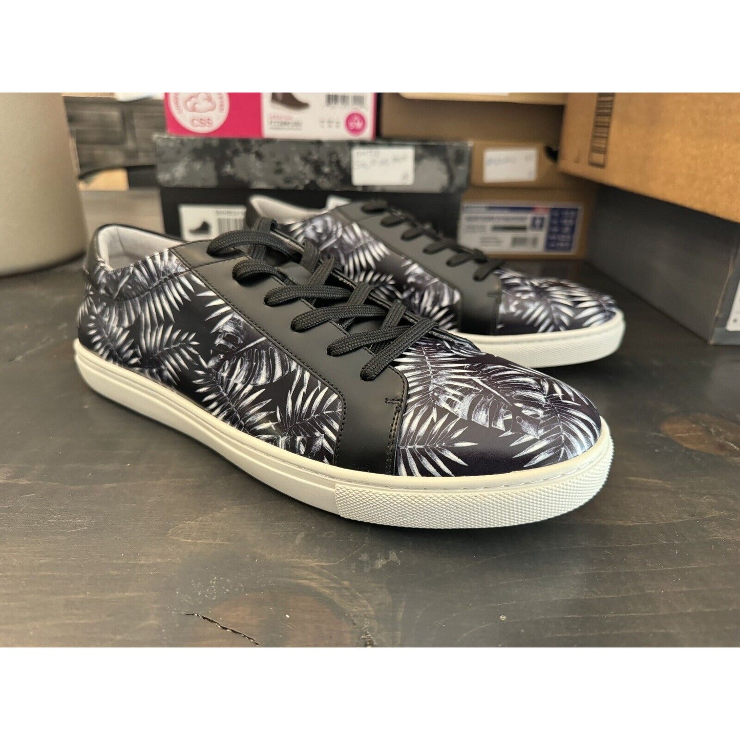 Kenneth Cole New York Black Leaf Kam Leather Sneaker size 9.5M $125 Retail New!