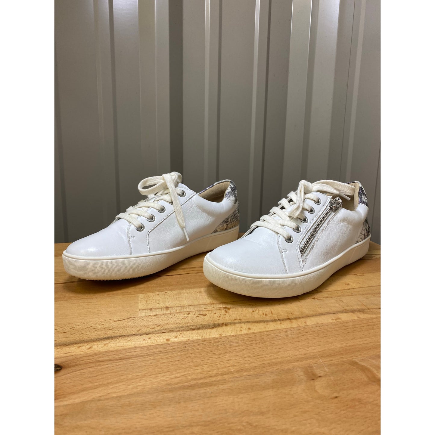 Naturalizer Macayla Women's White/Crocodile Leather Size 6.5
