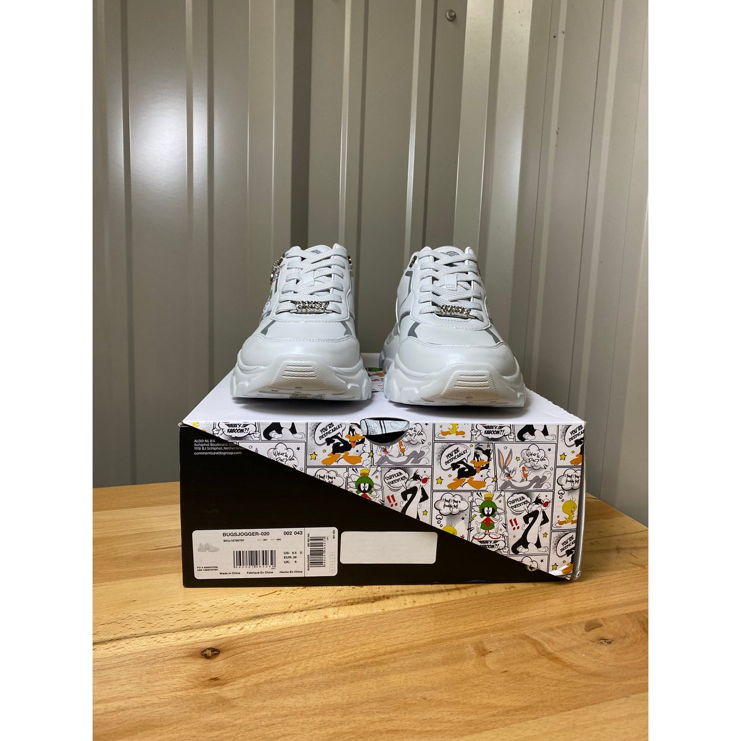 Aldo Bugs Jogger Looney Tunes Women's Size 8.5 New!
