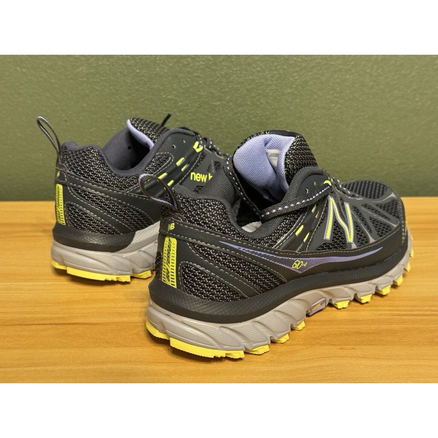 New Balance 610v4 Trail Women’s Sneaker Size 5 1/2 D Grey Green New!