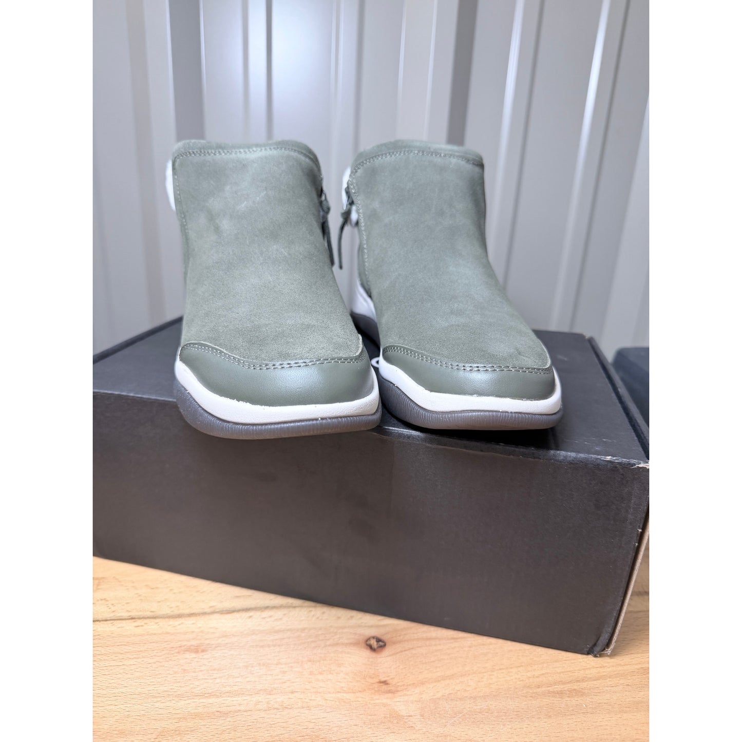 Vionic Norwood Faux Fur Ankle Boots Women’s Olive Green Size 7 New!