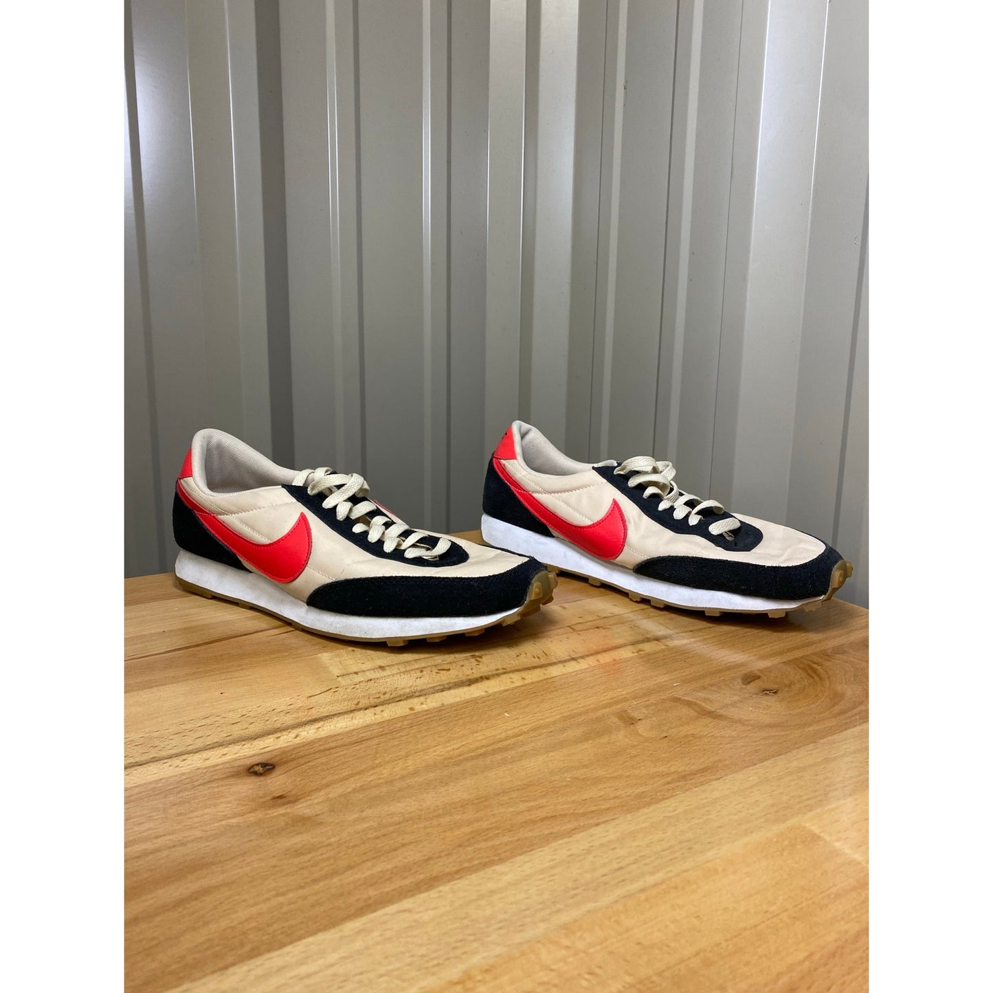 Nike Daybreak Siren Red Women's Size 10