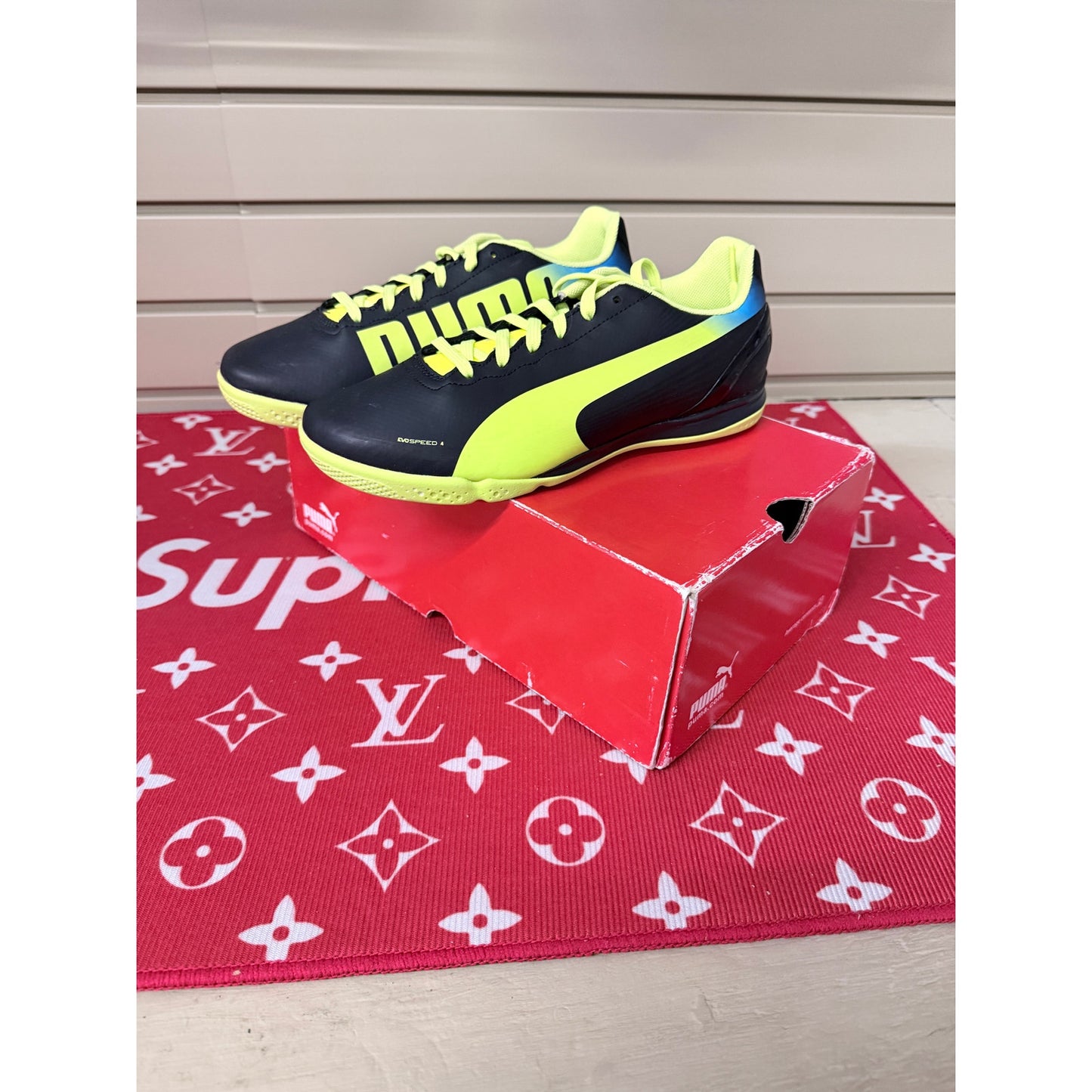Puma evoSPEED 4.2 IT Men’s Indoor Soccer Black / Yellow / Blue Size 7