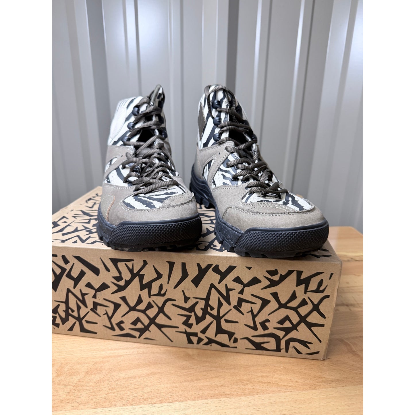 Vans Vault x Taka Hayashi Amazon Trail LX Zebra Fossil Men’s Boots Size 11 New!