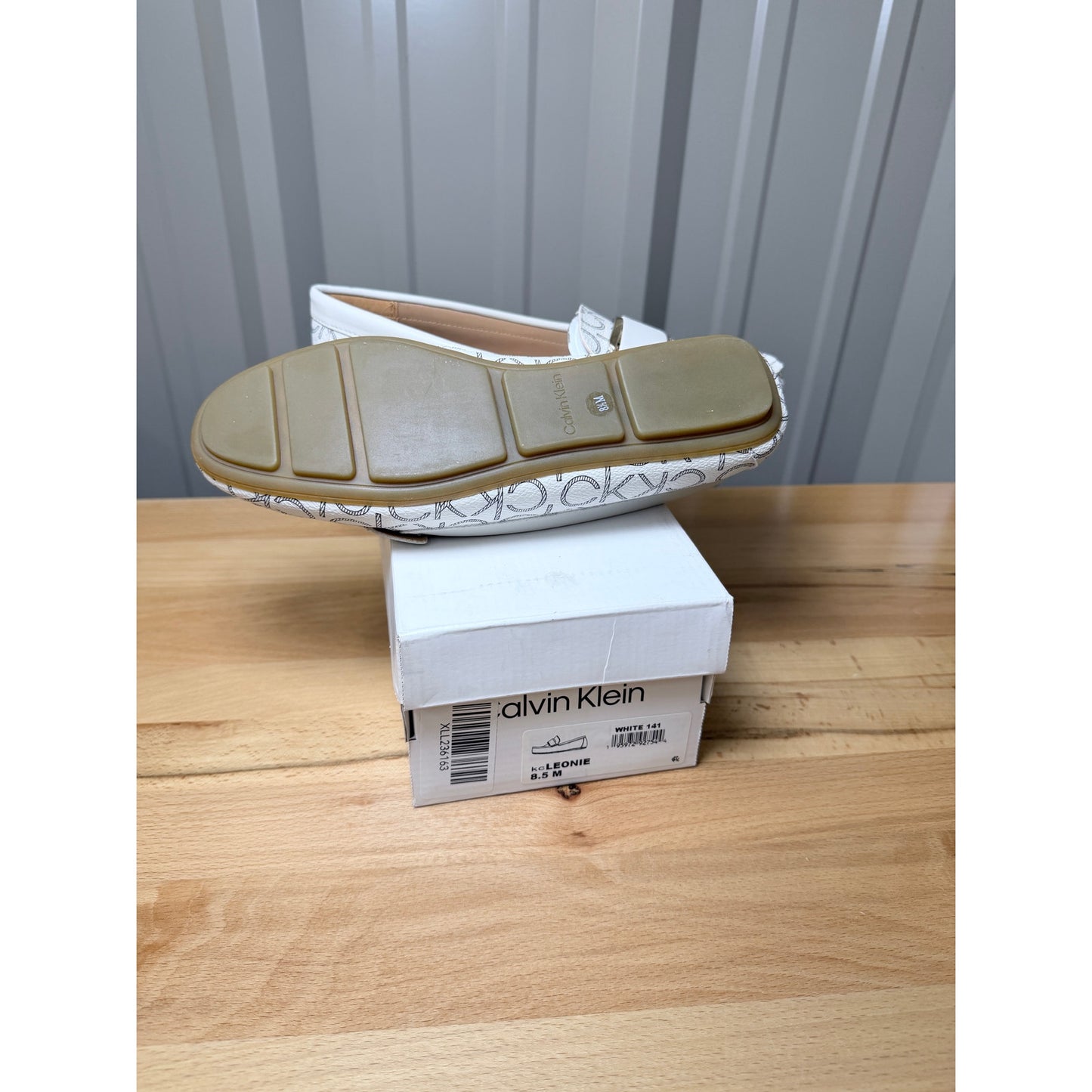 Calvin Klein Leonie Cream Logo Loafers Women’s Size 8.5 New!
