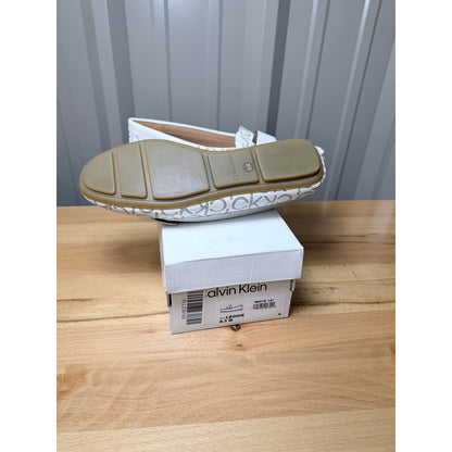 Calvin Klein Leonie Cream Logo Loafers Women’s Size 8.5 New!