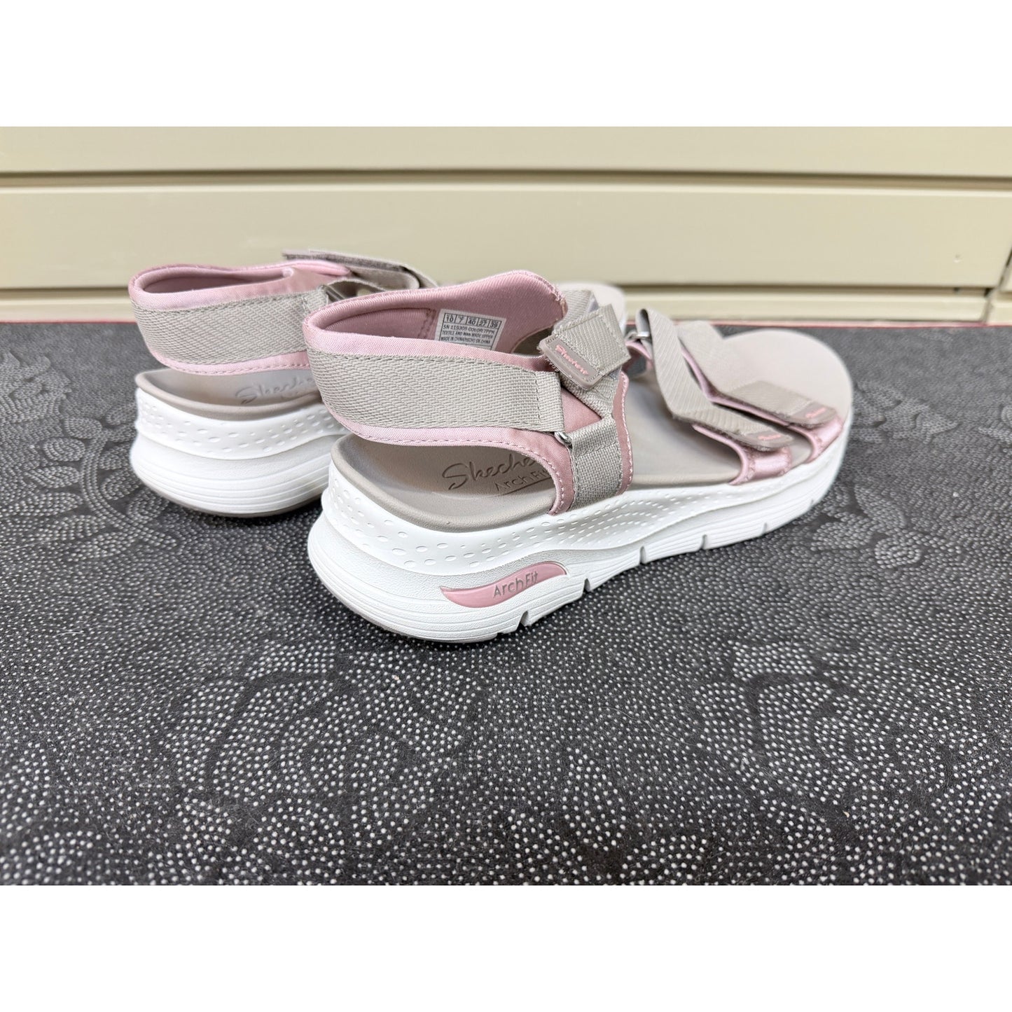 Skechers Arch Fit Fresh Bloom Women’s Taupe Sandals Size 10 New!