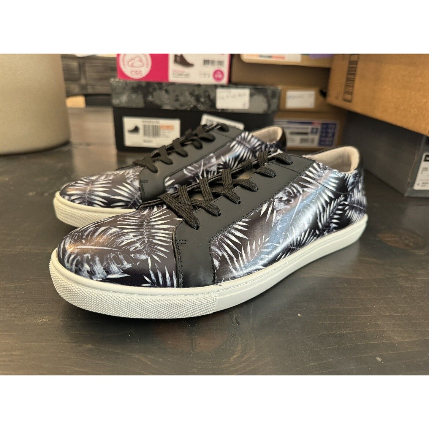 Kenneth Cole New York Black Leaf Kam Leather Sneaker size 9.5M $125 Retail New!