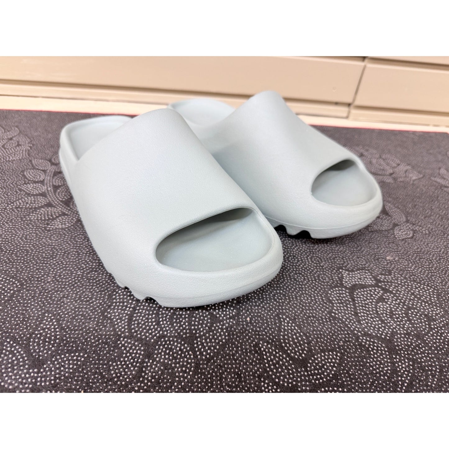 Adidas Yeezy Slide Salt Men’s Size 11