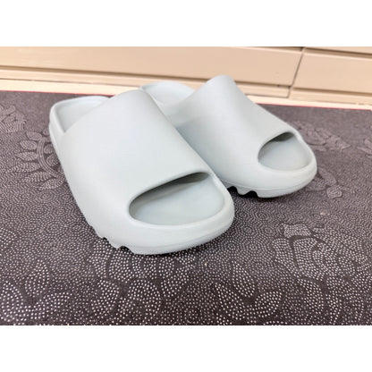 Adidas Yeezy Slide Salt Men’s Size 11