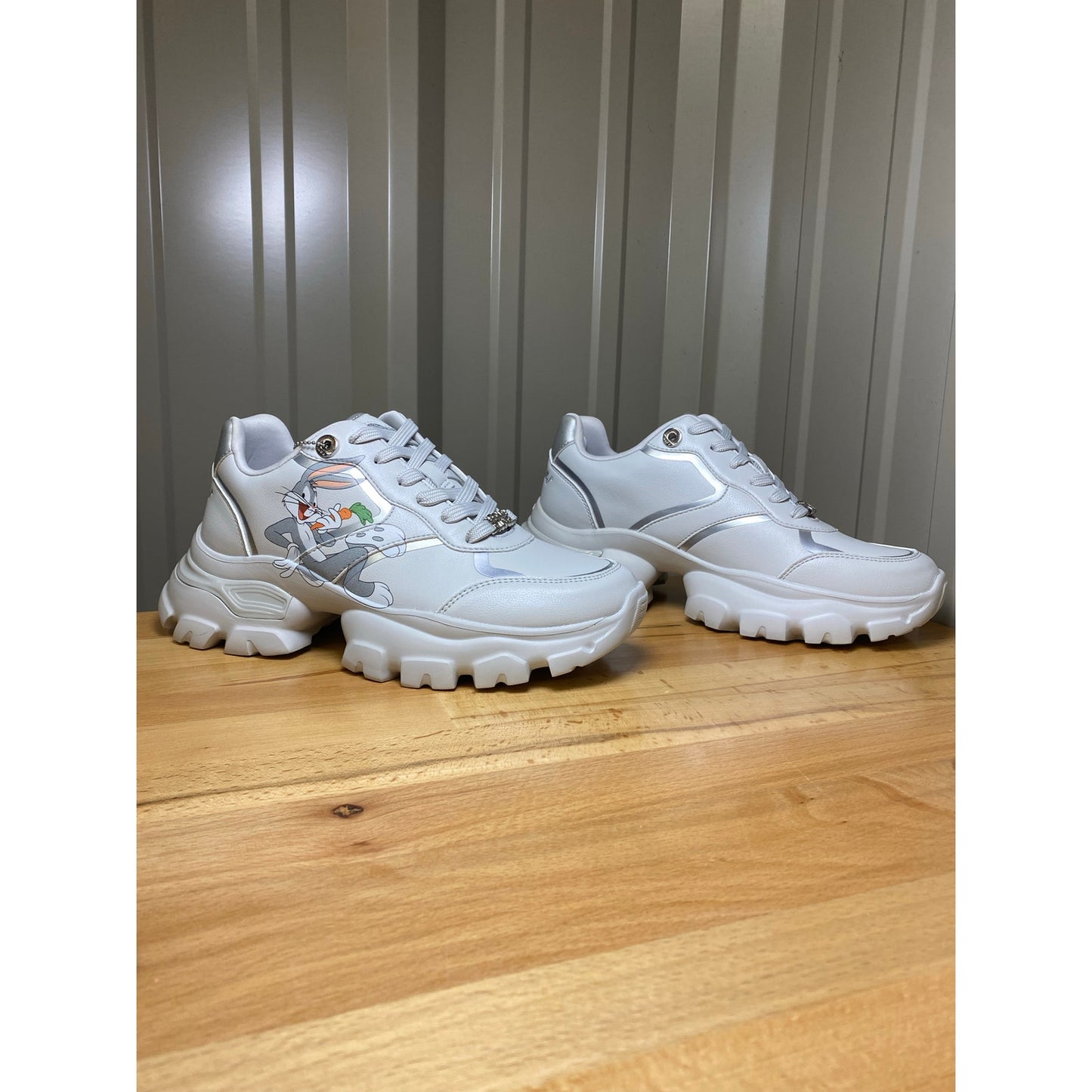 Aldo Bugs Jogger Looney Tunes Women's Size 8.5 New!