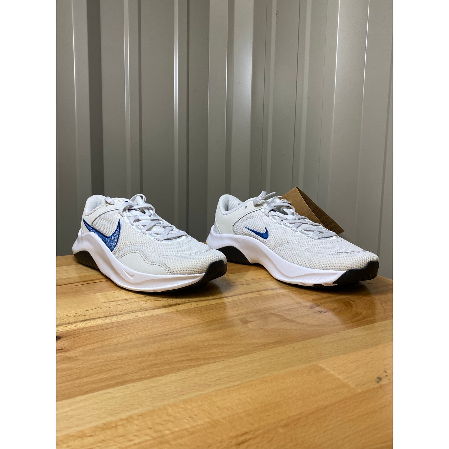 Nike Legend Essential 3 NN Platinum Tint/Court Blue-White Men's Size 6.5 New!