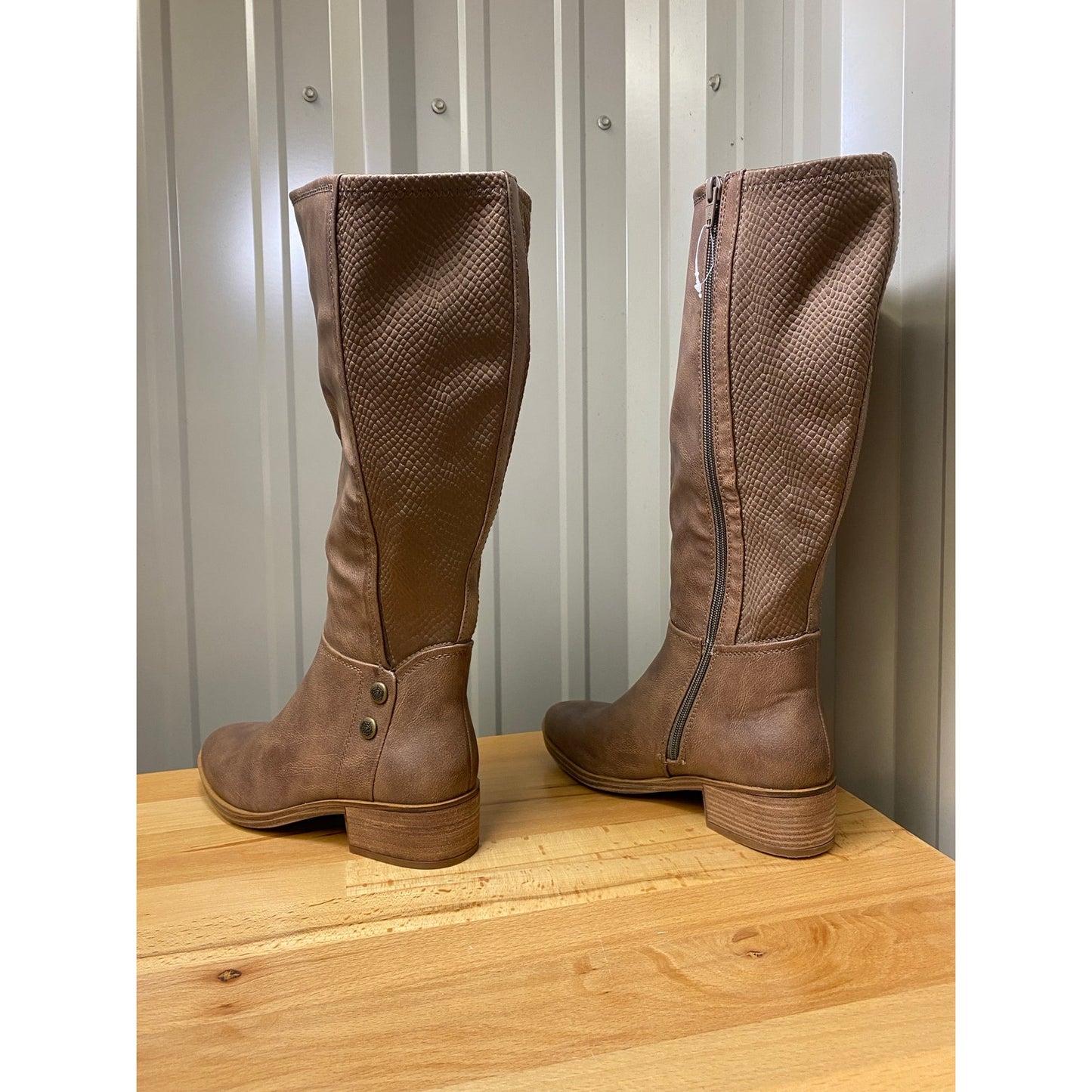 Baretraps Madelyn WC Mushroom Size 6 Wide Calf New!
