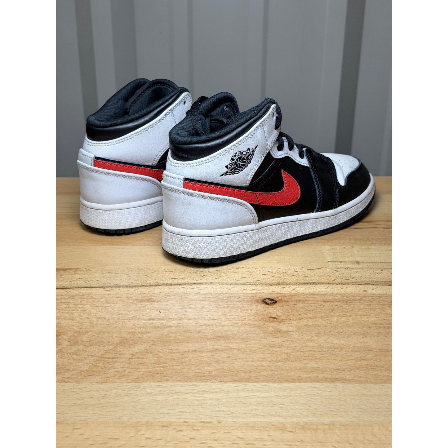 Nike Air Jordan 1 Mid Chile Red / White / Black 554725 075 GS Size 4.5y