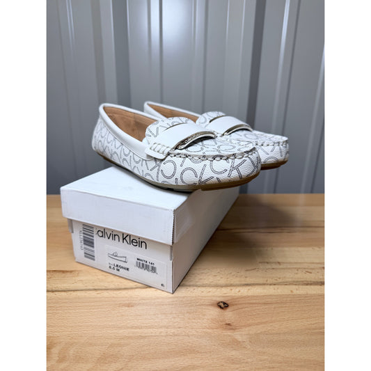 Calvin Klein Leonie Cream Logo Loafers Women’s Size 8.5 New!