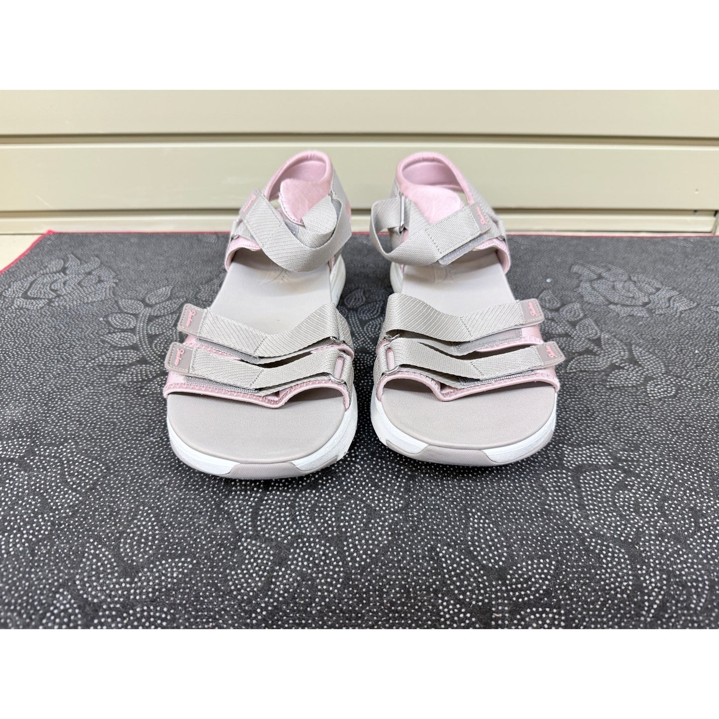 Skechers Arch Fit Fresh Bloom Women’s Taupe Sandals Size 10 New!