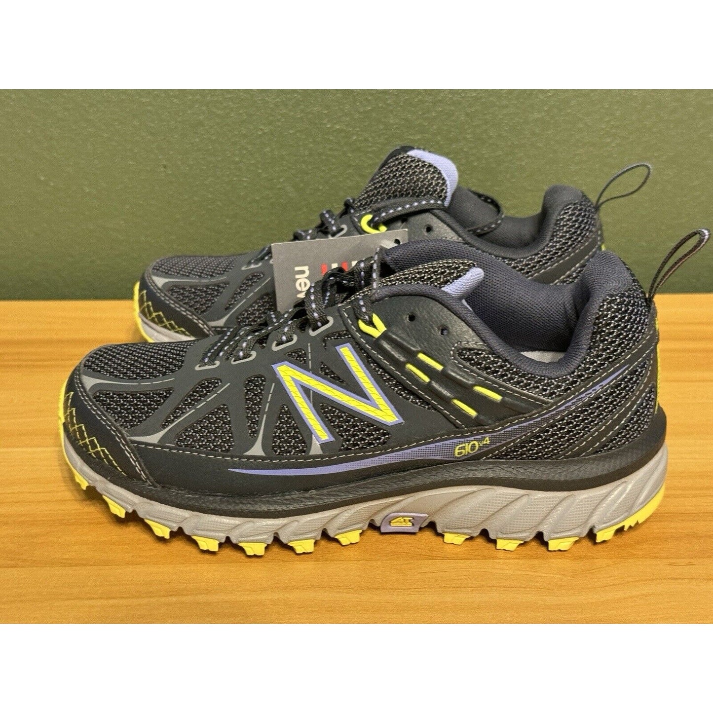 New Balance 610v4 Trail Women’s Sneaker Size 5 1/2 D Grey Green New!