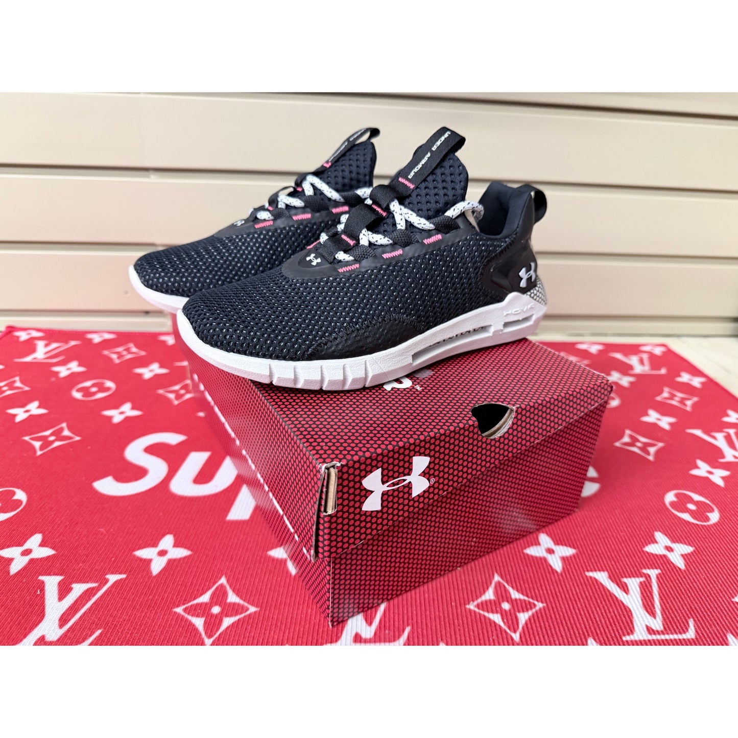 Under Armour Hovr STRT Women’s Black Sneakers Size 5 New!