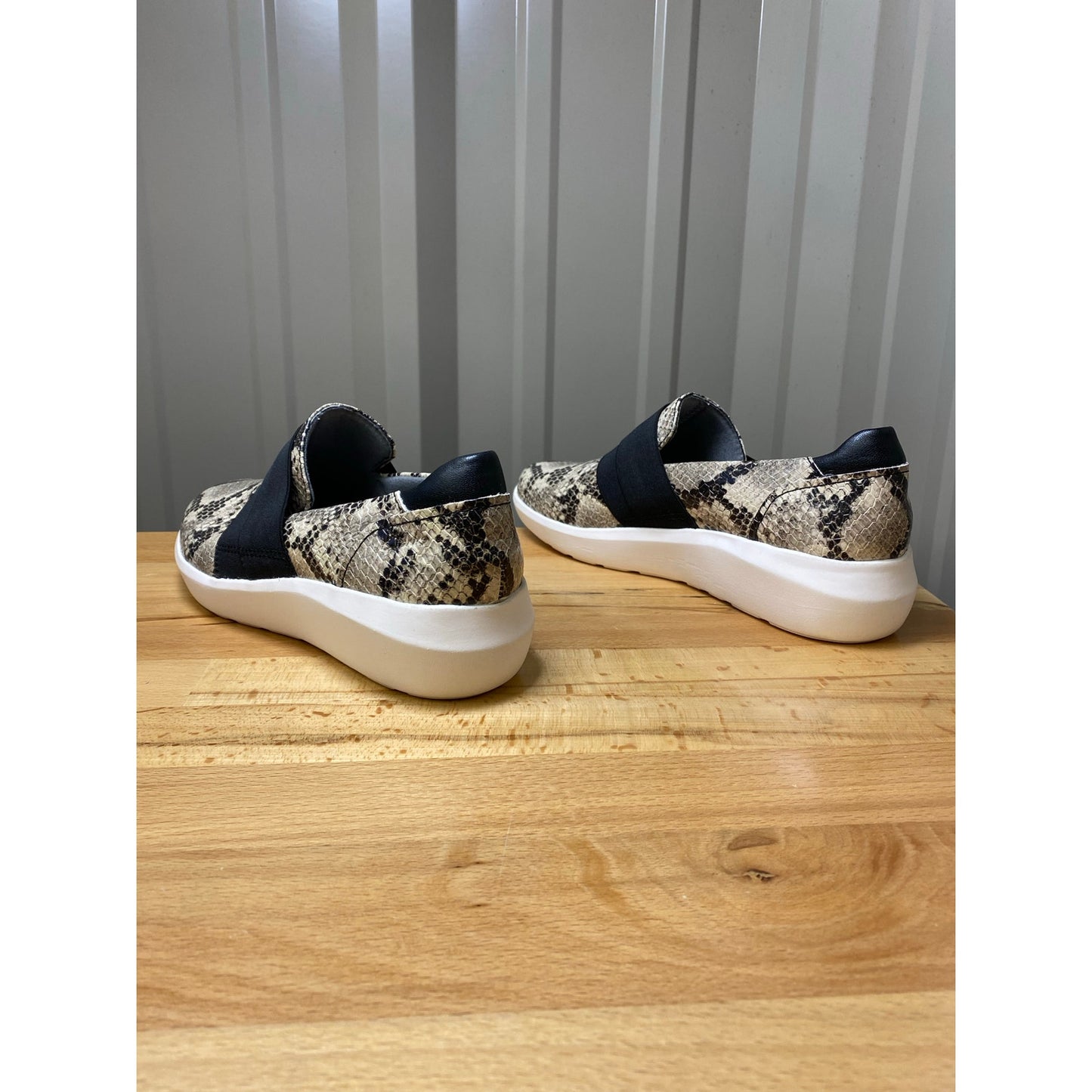 Clarks Kayleigh River Loafer Taupe Snake Women's Size 6 New!