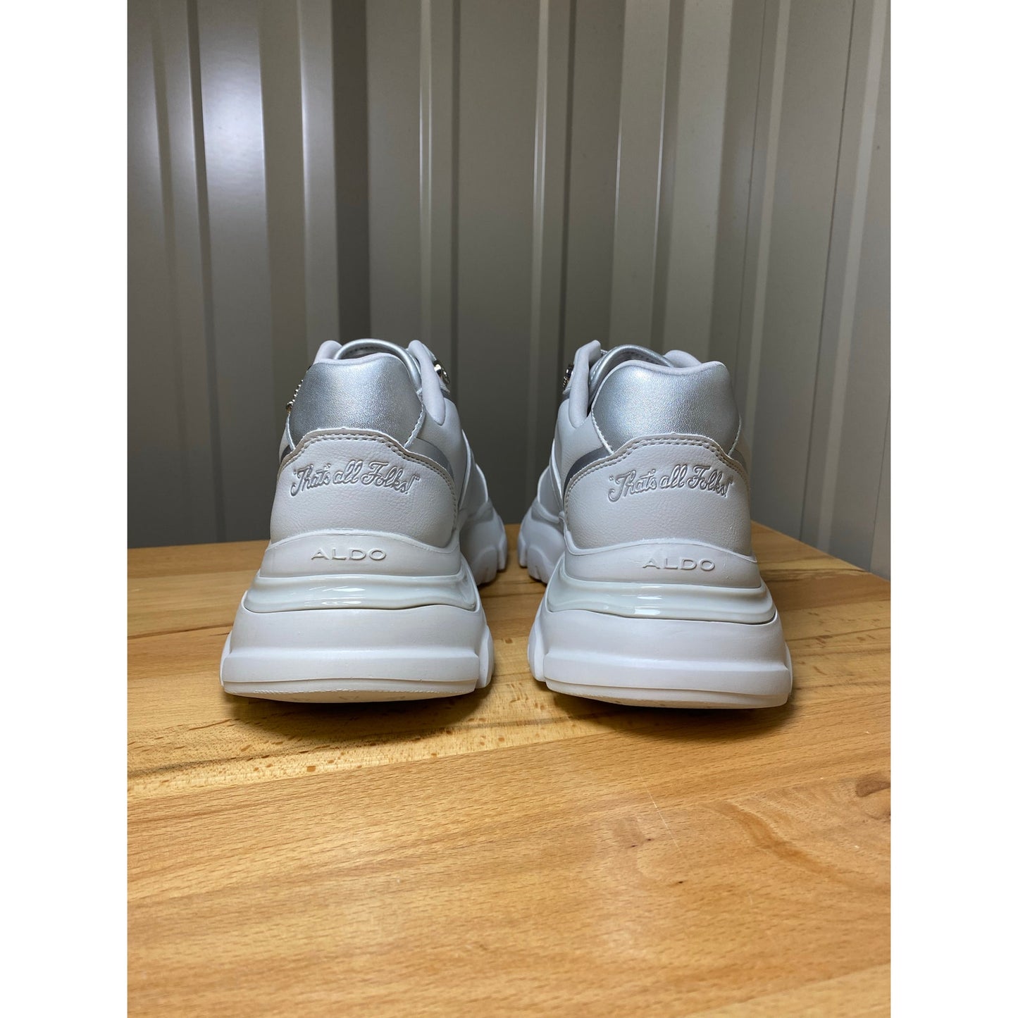 Aldo Bugs Jogger Looney Tunes Women's Size 8.5 New!