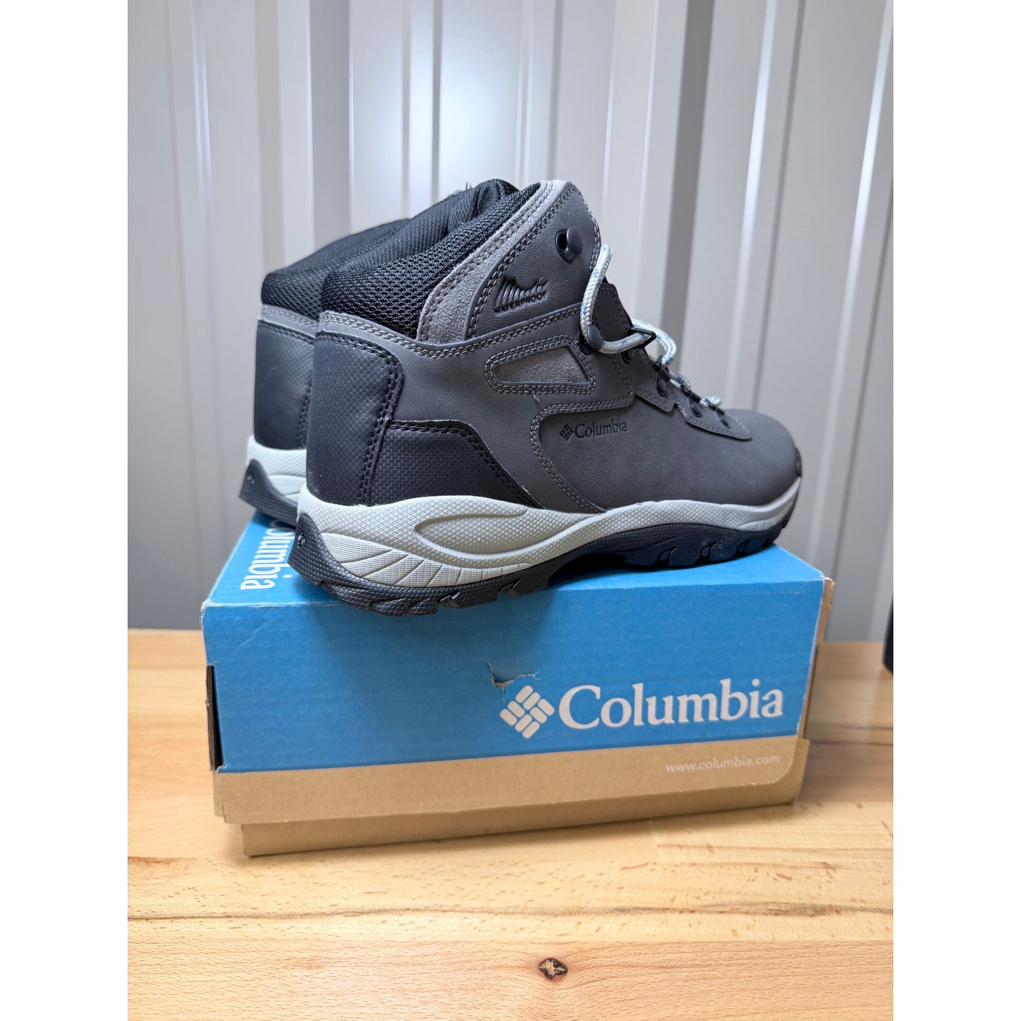 Columbia Newton Ridge Plus Waterproof Women’s Quarry Gray Boots Size 11 New!