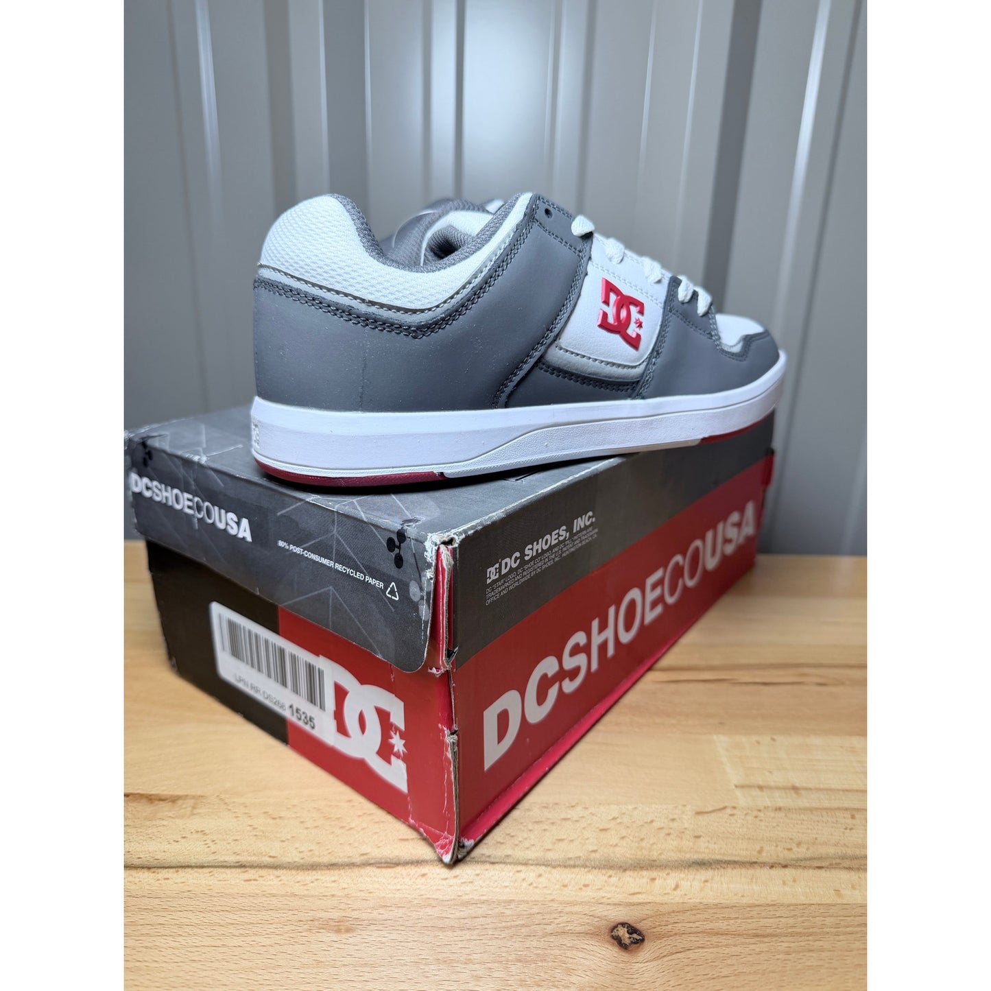 DC Shoes Cure Low Top Men’s White / Gray / Red Size 7.5 New!